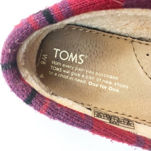 SOLD! Fall Aztec Toms with faux fur inside flats - Picture 5 of 8